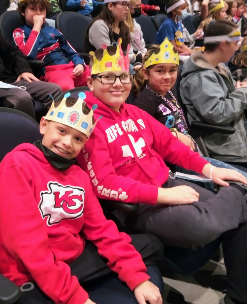 Students decorated crowns